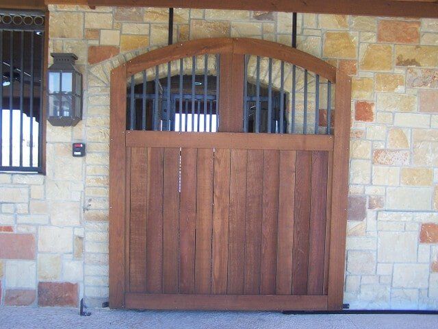 Wooden gate with steel bars at the top - Custom gate fabrications in Plano, TX