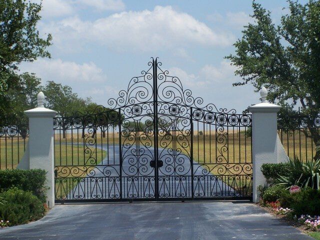 Entrance gate to property - Custom gate fabrications in Plano, TX
