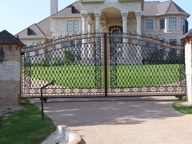 Steel entrance gate security code - Custom gate fabrications in Plano, TX