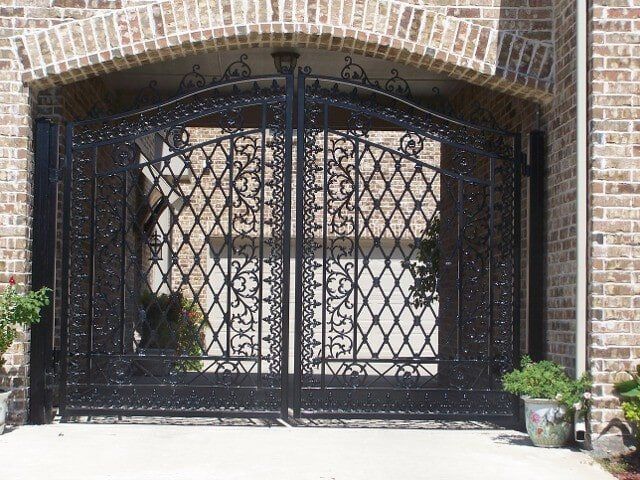 Entrance gate to carport - Custom gate fabrications in Plano, TX