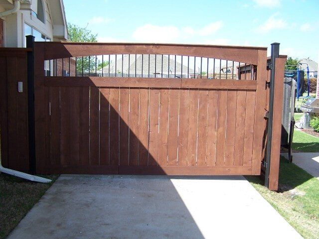 Wooden gate with metal bars - Custom gate fabrications in Plano, TX