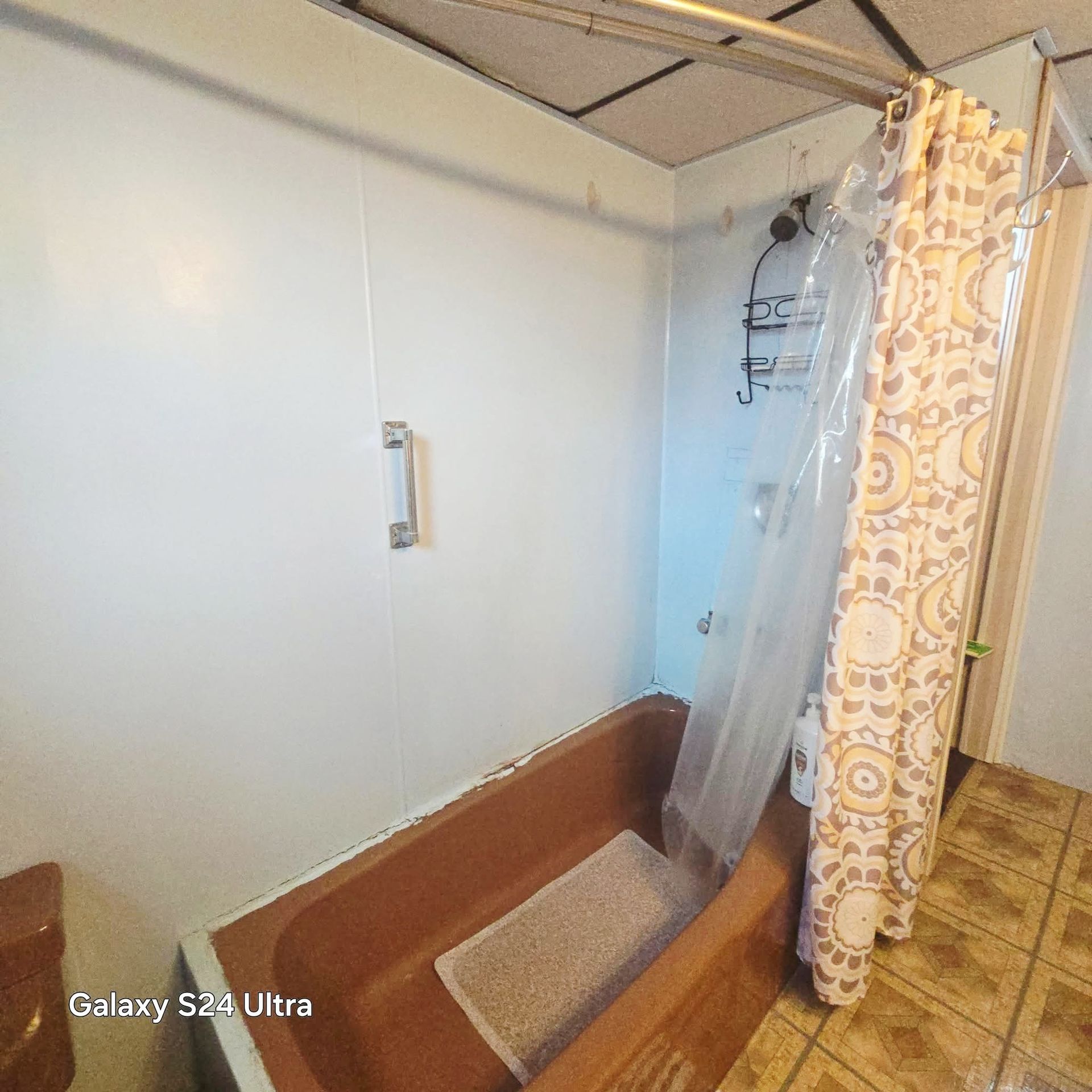 Old bathroom before photo