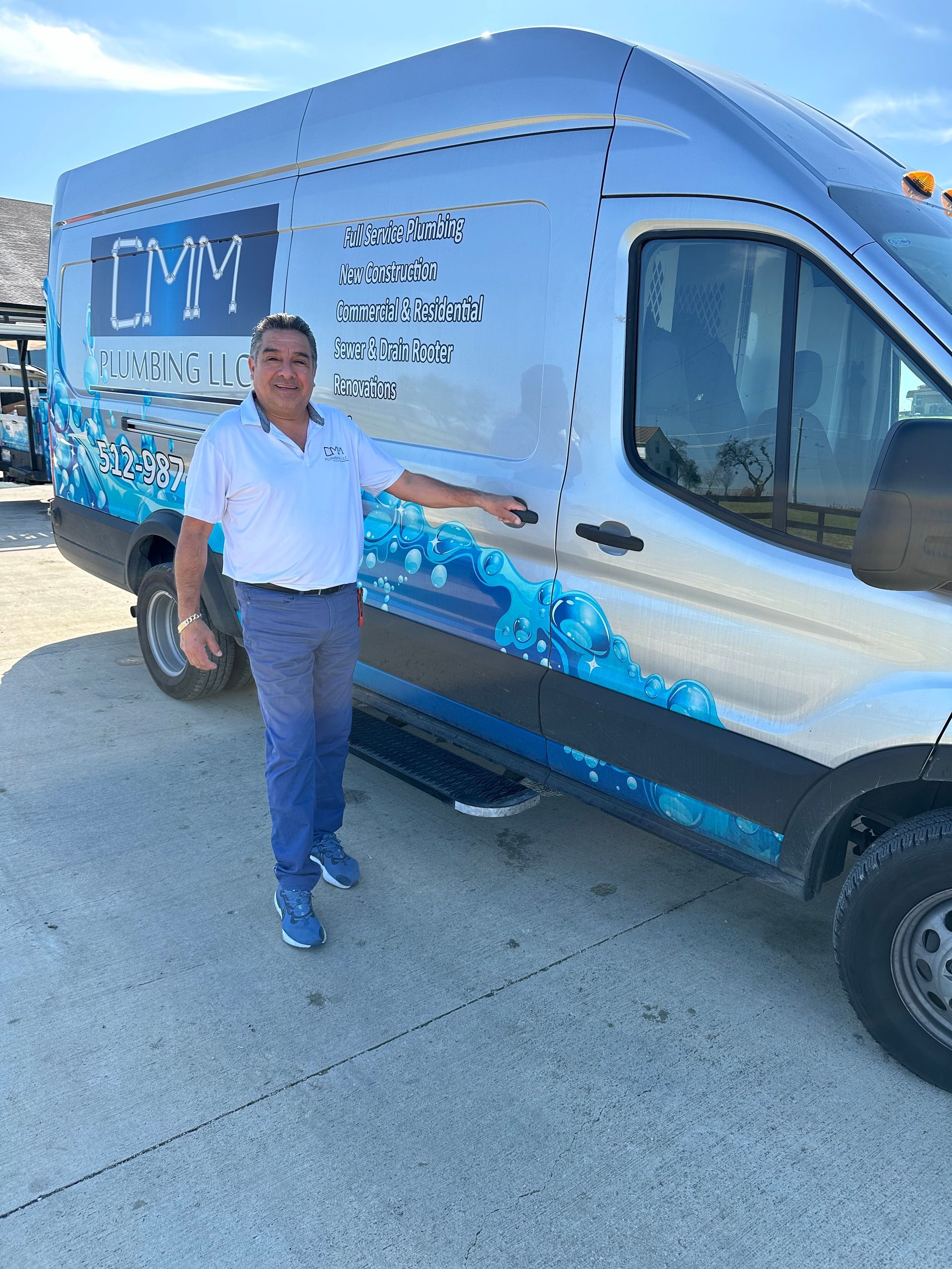 Man pointing at a CMM Pool Cleaning van, outdoors.