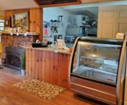 RMNPhotographer Rocky Mountain National Park Guided Tours Blog Post Things To Do In Estes Park Cinnamon's Bakery Sign