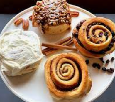 RMNPhotographer Rocky Mountain National Park Guided Tours Blog Post Things To Do In Estes Park Cinnamon's Bakery