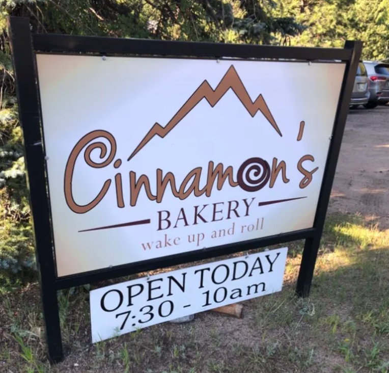 RMNPhotographer Rocky Mountain National Park Guided Tours Blog Post Things To Do In Estes Park Cinnamon's Bakery Sign