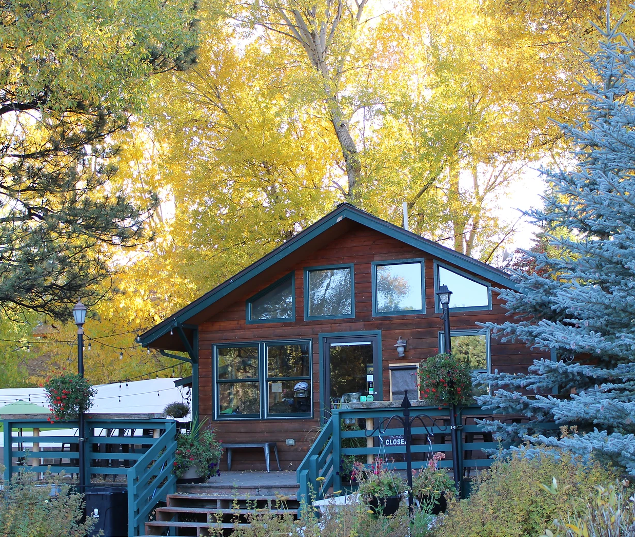 RMNPhotographer Rocky Mountain National Park Guided Tours Blog Post Things To Do In Estes Park Coffee on the Rocks in Estes Park