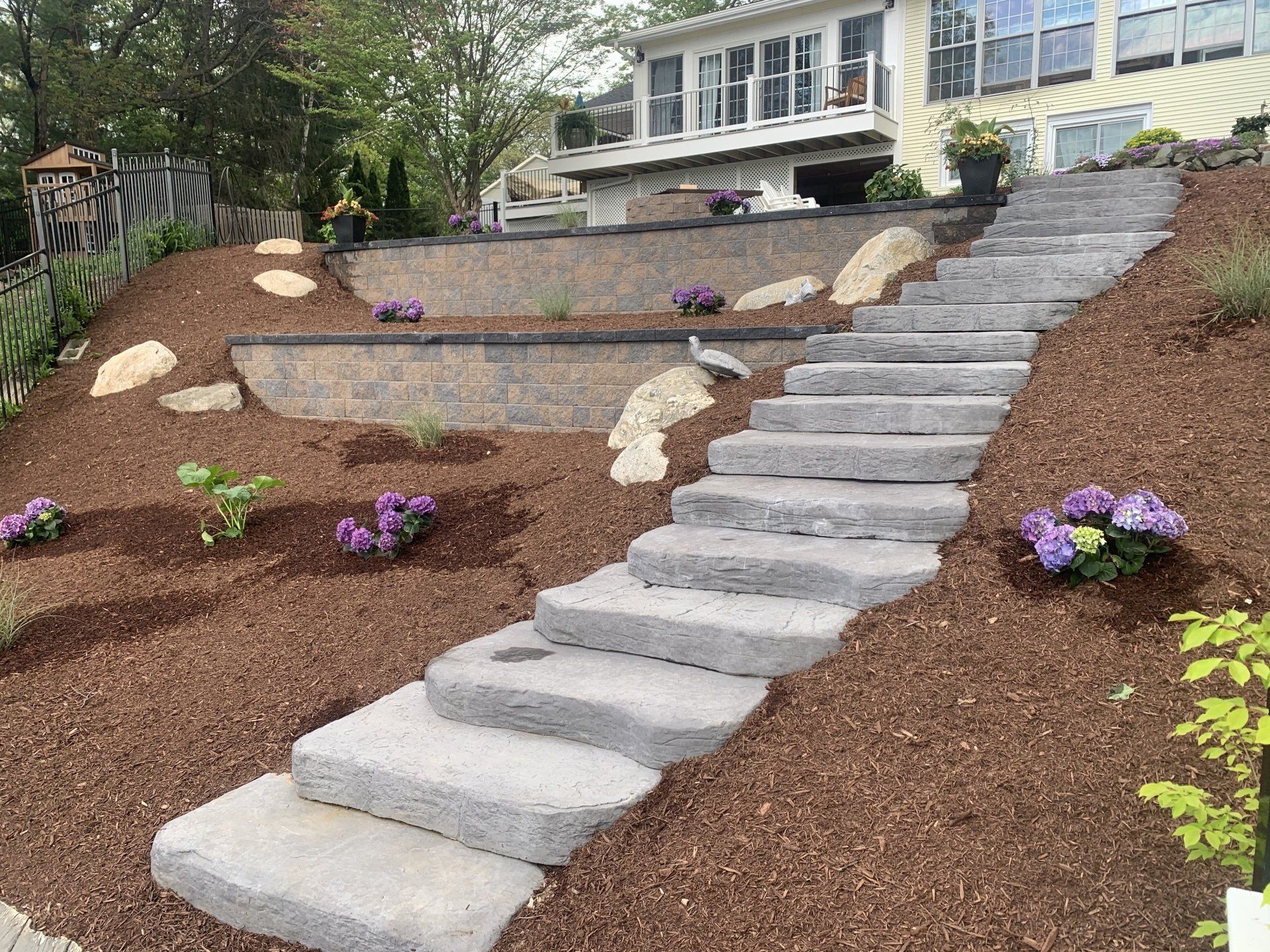 retaining wall contractor