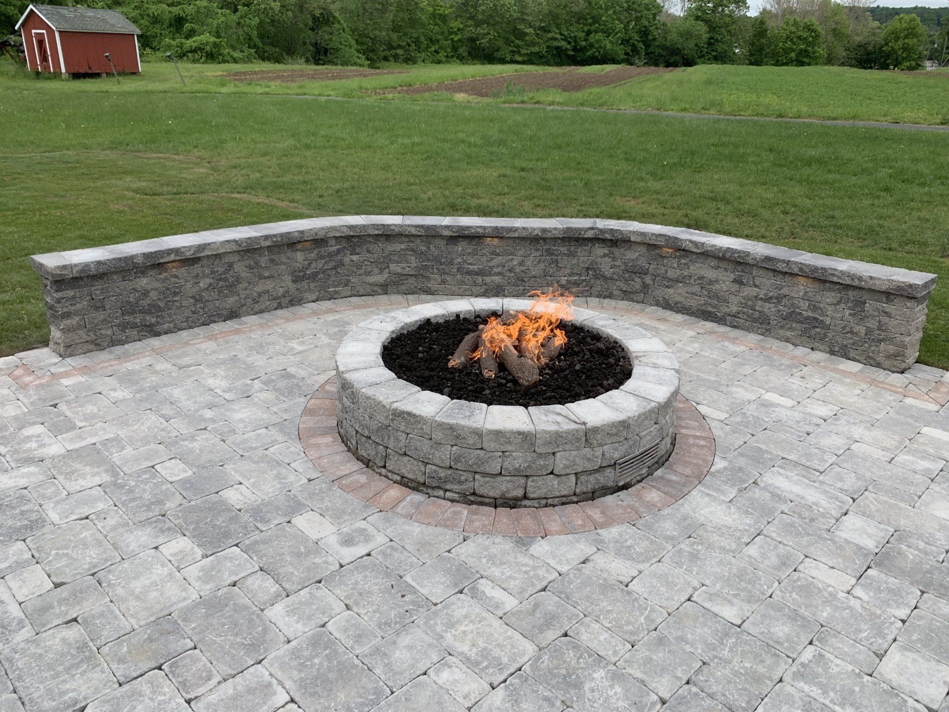 Outdoor fire pit