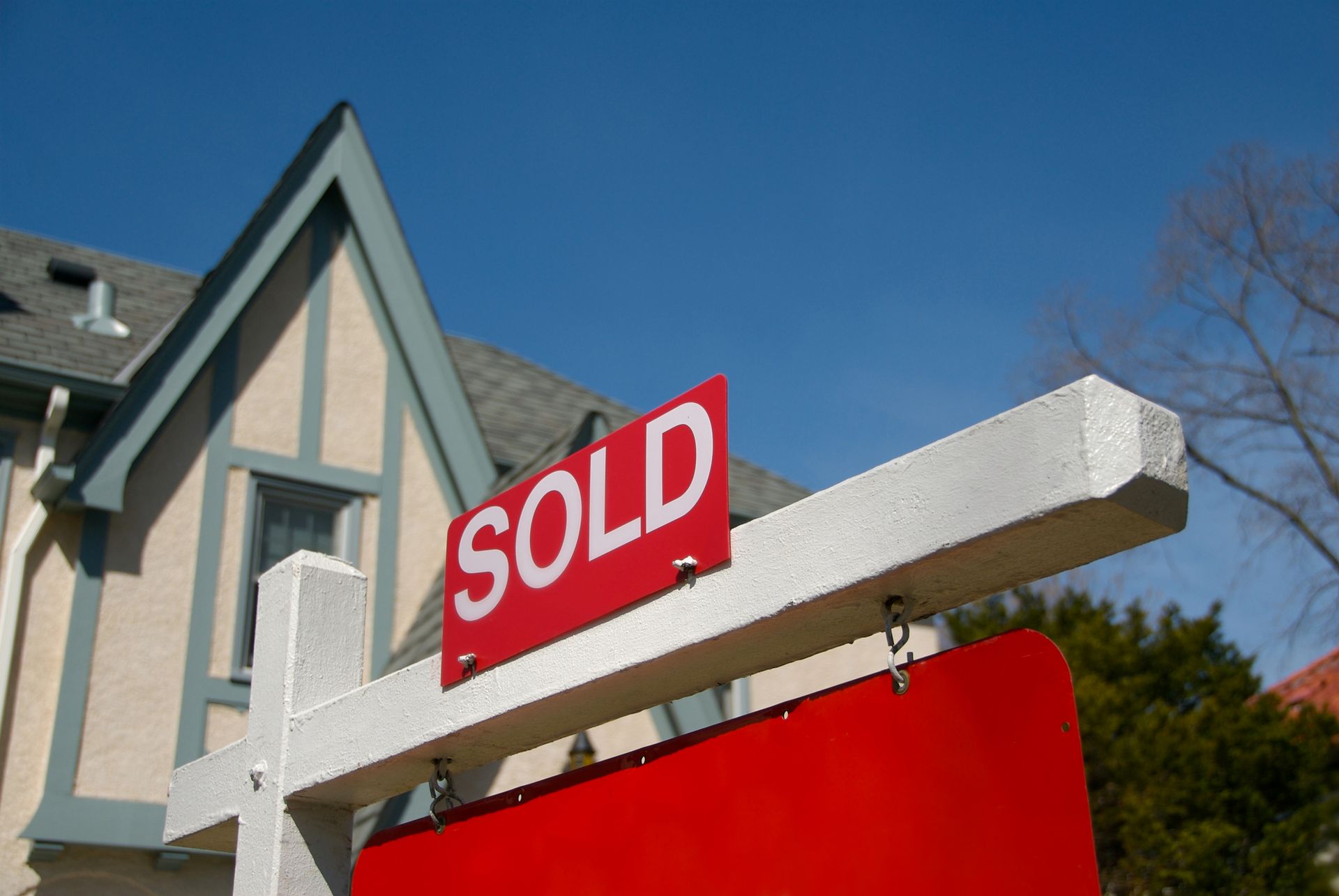 Sold sign in front of home, symbolizing a sell house fast in a residential area.
