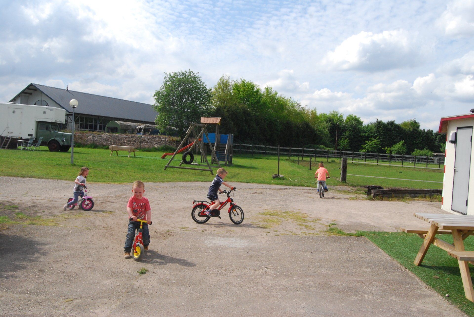 Kinderen vermaken zich goed tijdens vakantie op de Veluwe