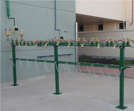 PROYECTOS Y EQUIPOS MEDICINALES - Manifolds automáticos