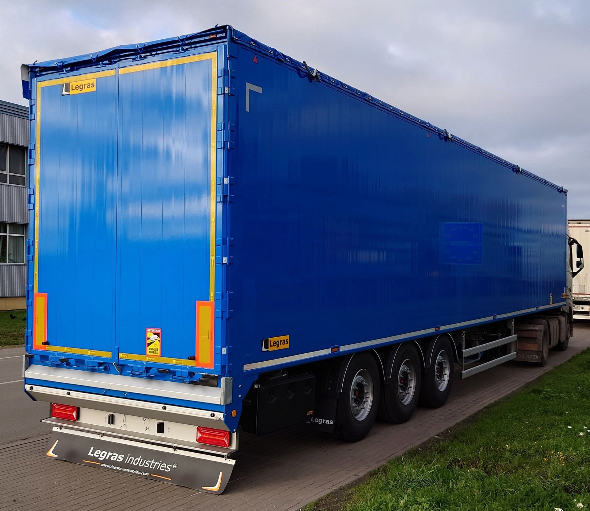 LEGRAS рухома пiдлога, сервіс Legras в Україні, ремонт legras, щеповоз Т7, щеповозы, причип, напівпричеп ЛЕГРАС, cargofloor, подвижной пол walking floor Ukraine, knapen, kraker, bodex, schwarzmueller, сервис LEGRAS
Ремонт напівпричепів з рухомою підлогою
