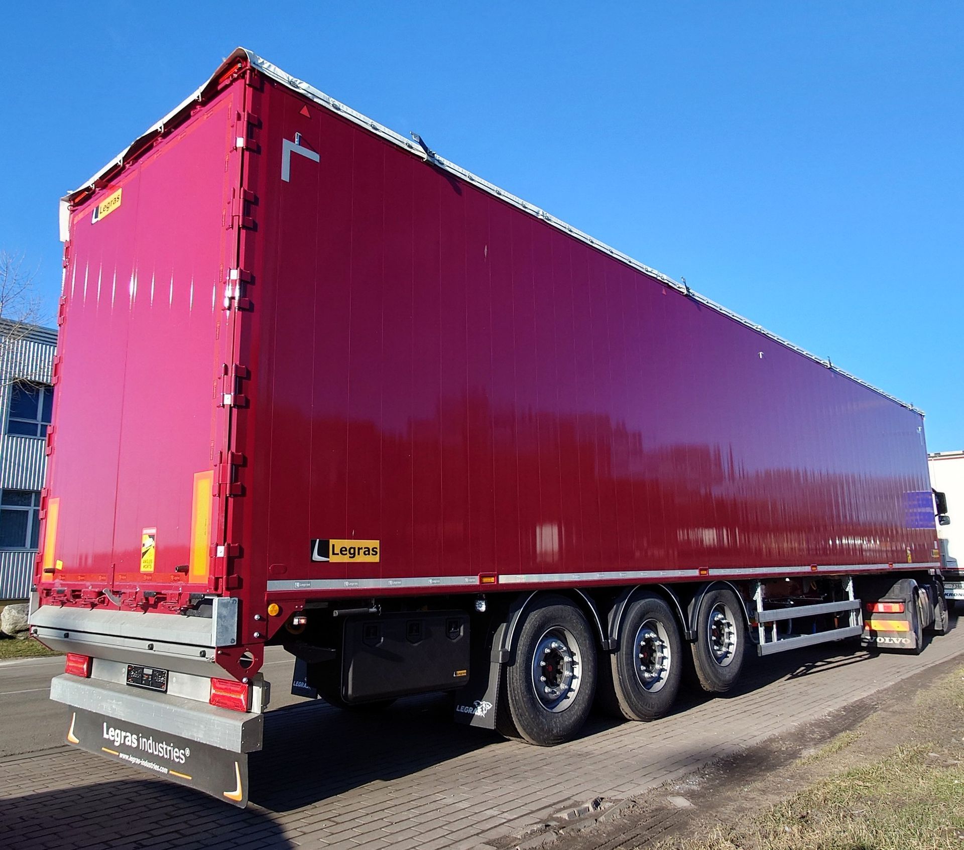 LEGRAS УКРАIНА, legras trailers, рухома пiдлога, сервіс Legras в Україні, щеповоз Т7, щеповозы, причип, напівпричеп ЛЕГРАС, cargofloor, подвижной пол walking floor Ukraine, knapen, kraker, bodex, schwarzmueller, сервис LEGRAS