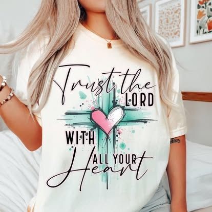 Woman wearing a light yellow t-shirt with