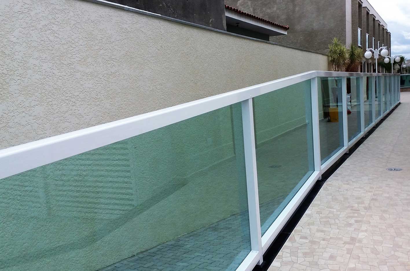 Fechamento de Área com Vidros | F. Nava Vidros