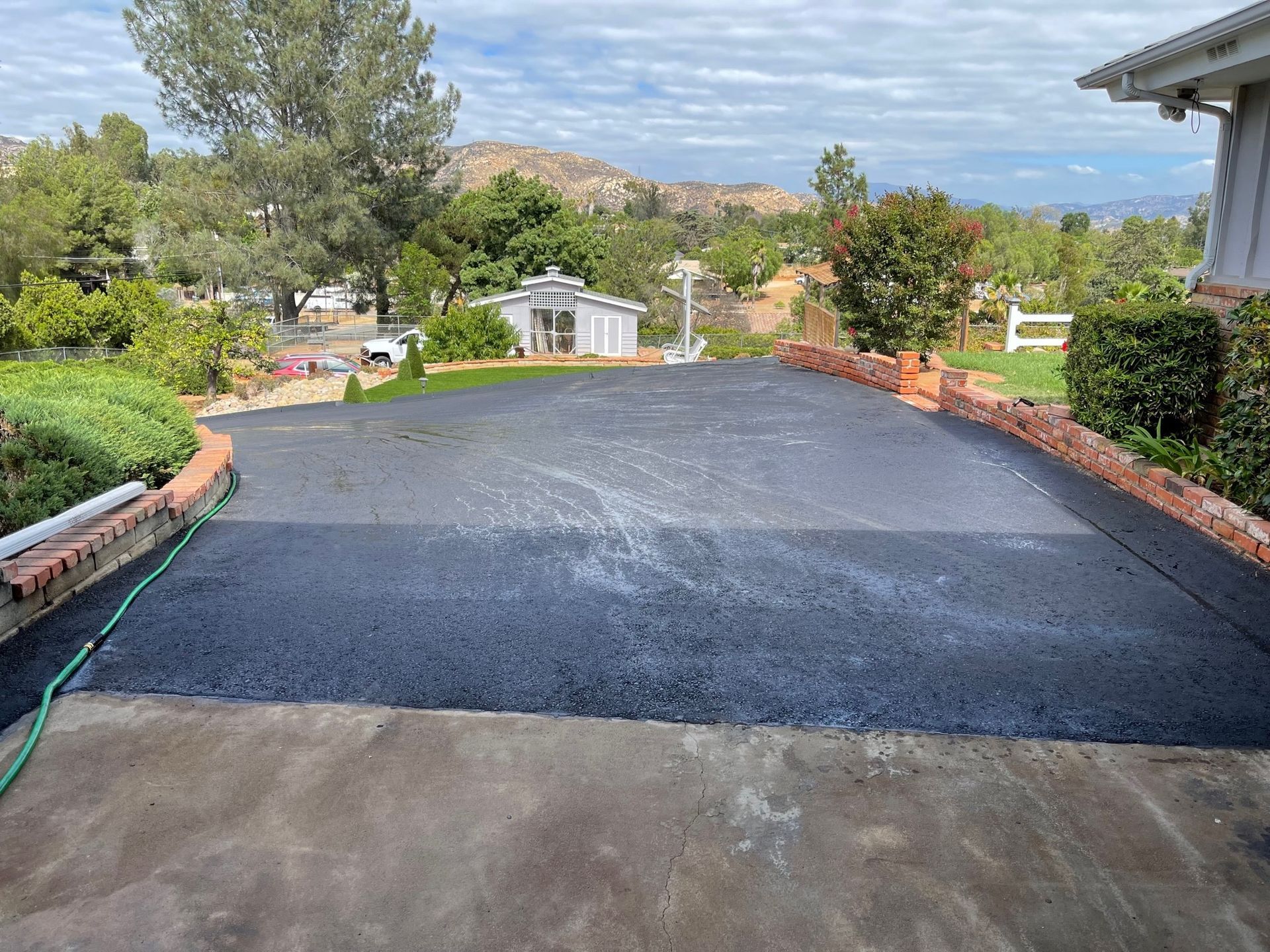 New driveway paving completed by Pacific Asphalt Paving in Menifee CA