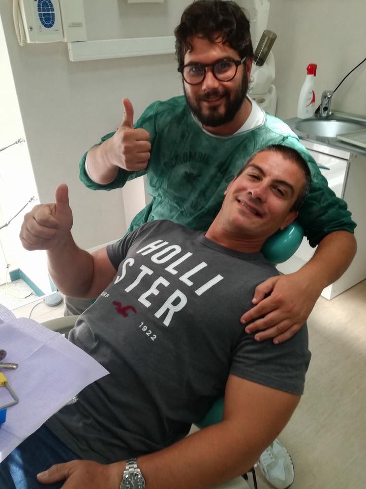 paziente sorridente dal dentista