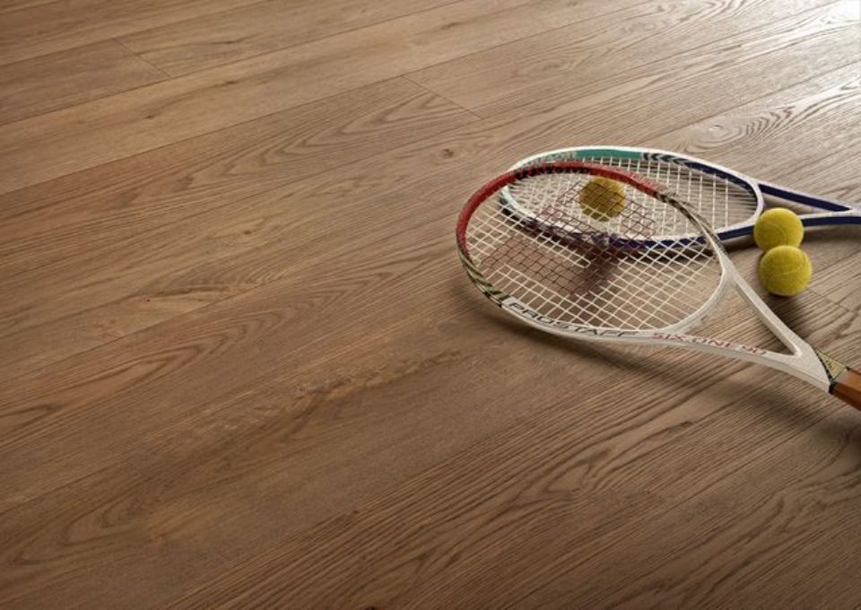 dettaglio parquet in legno scuro