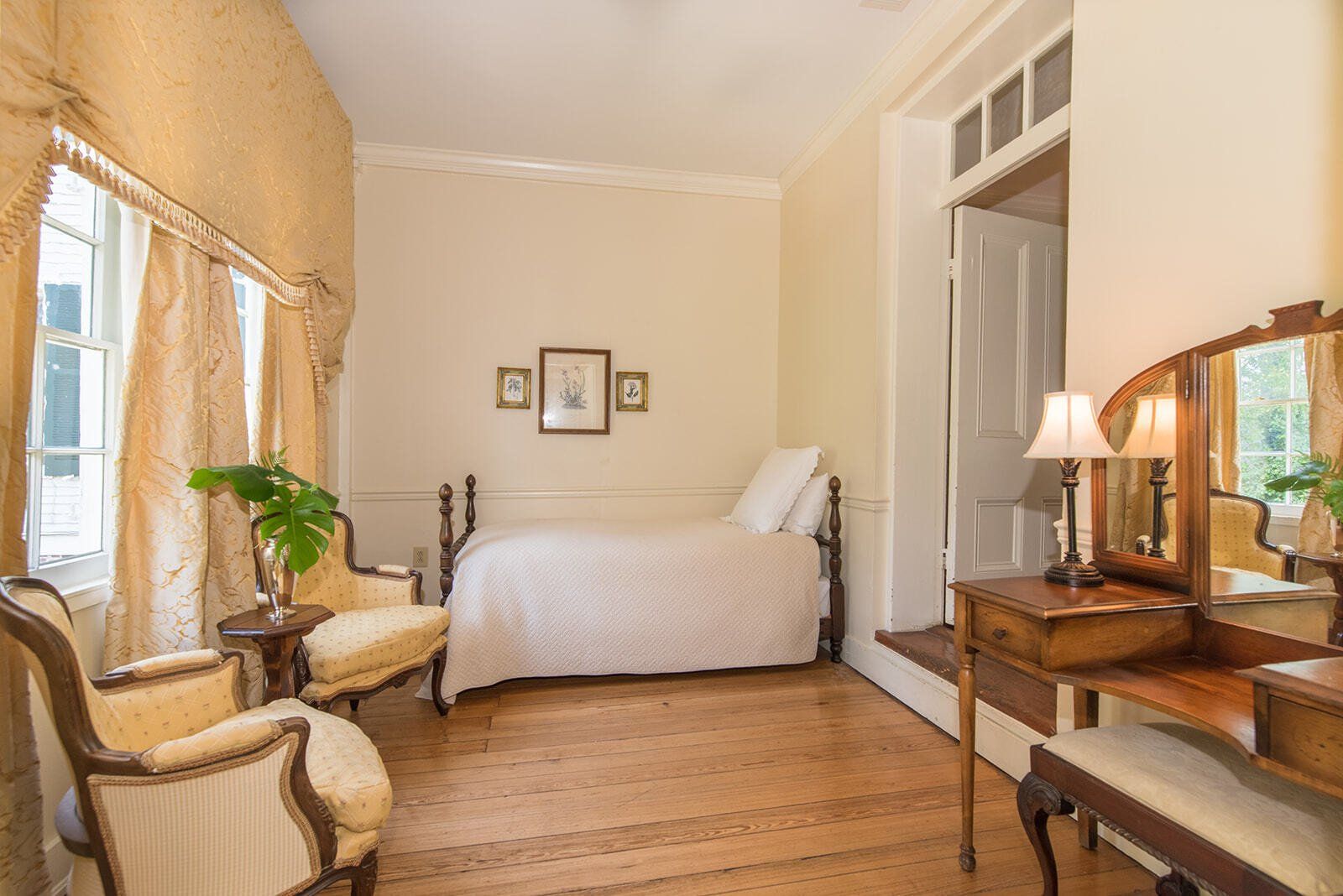 Ernestine Bed Room — Natchez, MS — The Burn Luxury Inn