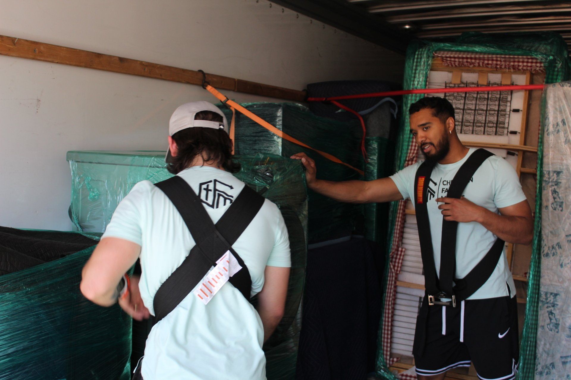 Team packing fragile items for Amarillo Texas long distance move