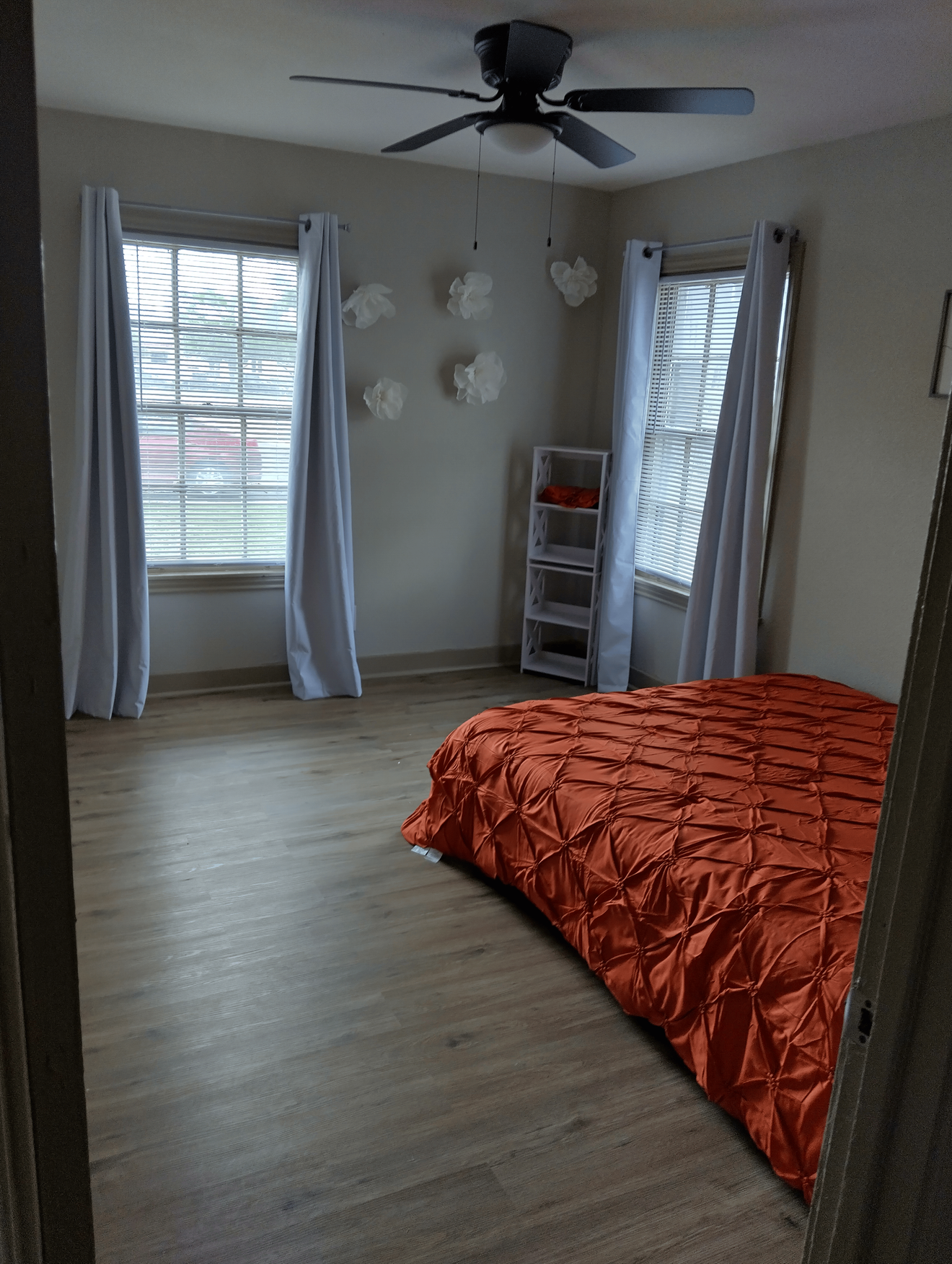 Bedroom, orange bed. windows , bedroom