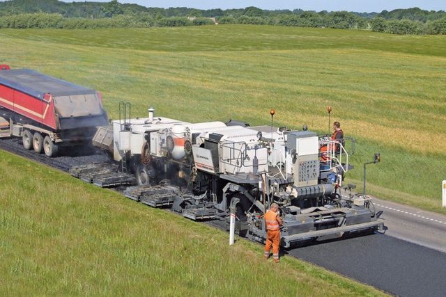 macchinario Wirtgen per compattazione asfalto