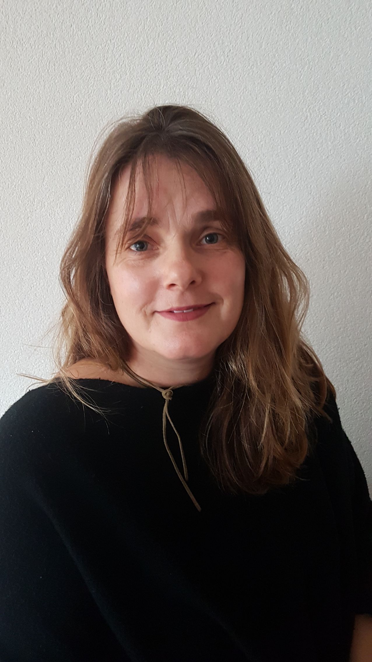 Hallo! Ik ben Hesther. Heb je vragen of wil je iets weten, neem geheel vrijblijvend contact met mij op. Het liefst een berichtje via Whatsapp, zodat we elkaar echt niet mis lopen.