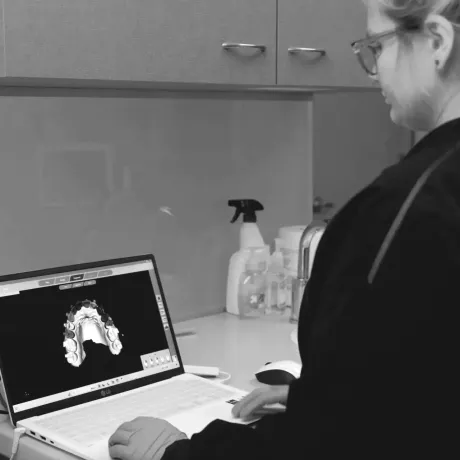 a woman is using the ARC software to design wire bends