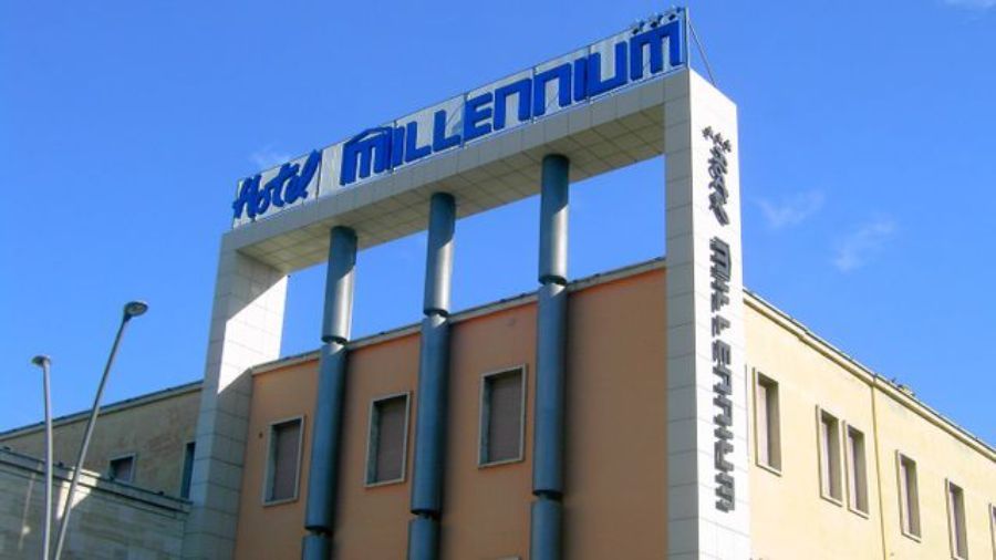 insegna di grandi dimensioni