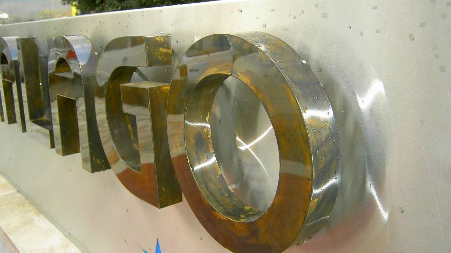 insegna scatolata dorata