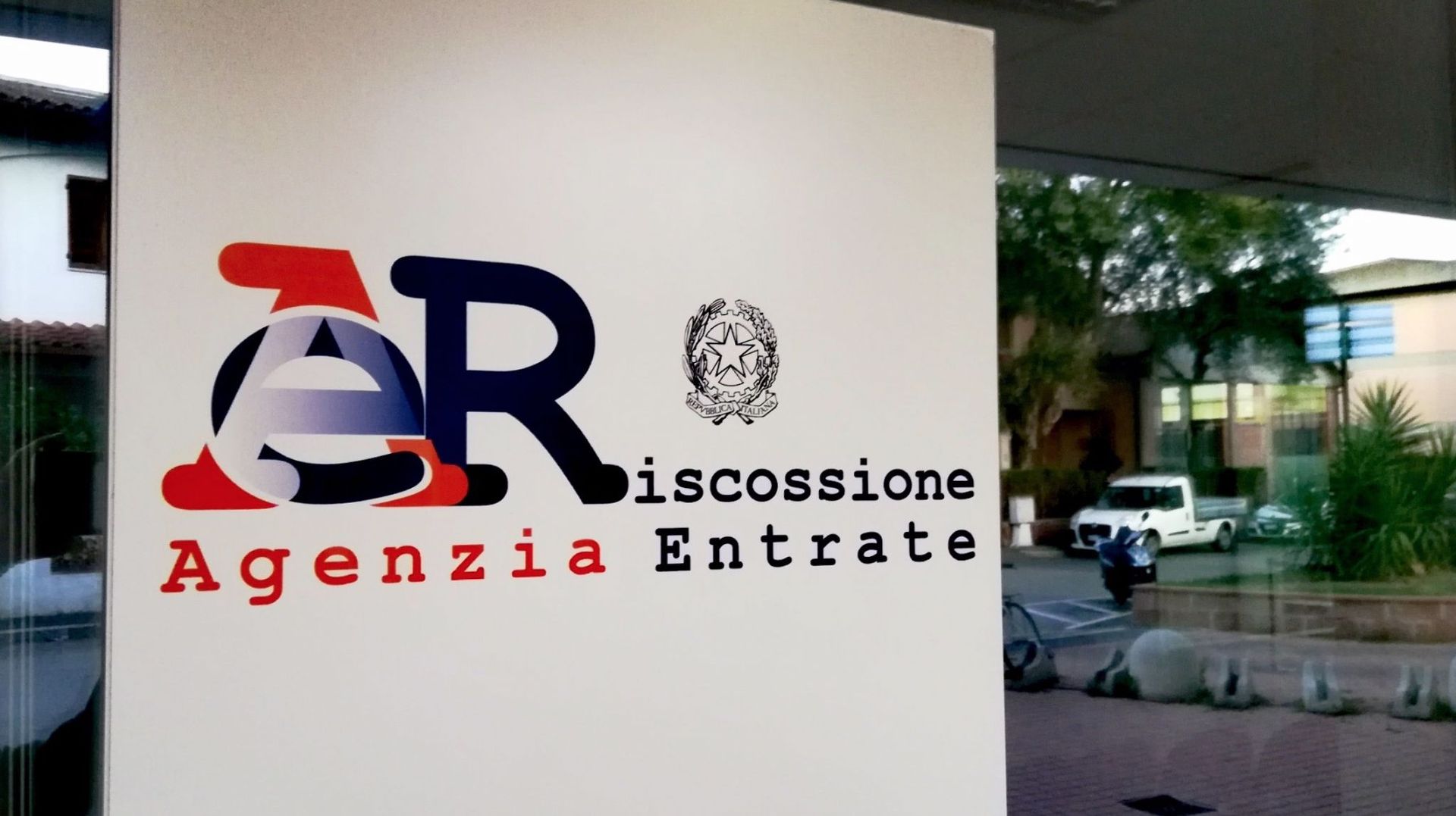 Insegna dell’Agenzia delle Entrate-Riscossione presso una sede territoriale