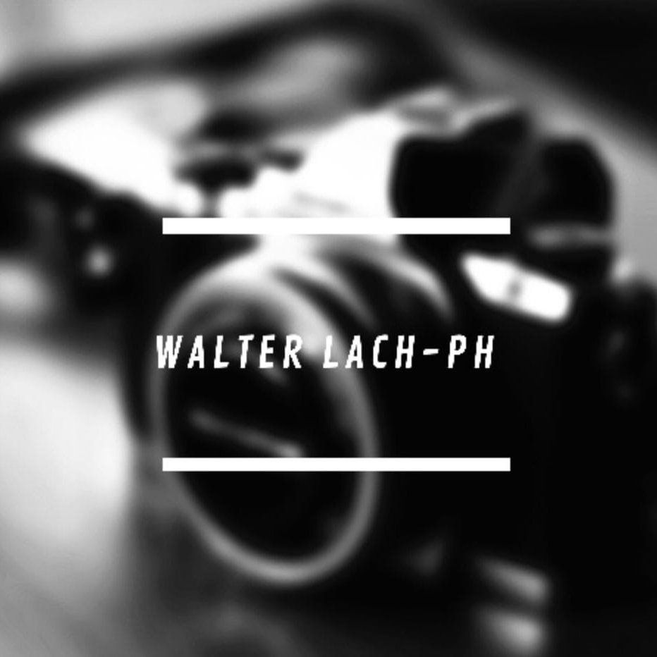 Bolígrafo azul con texto “Soluciones Salariales” y subrayado.