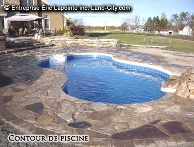 Une photo d une piscine avec les mots contour de piscine en bas