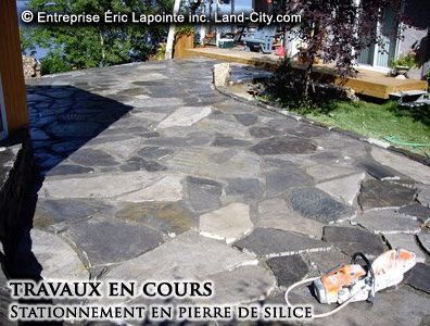 Une photo avant et après d’une terrasse en construction