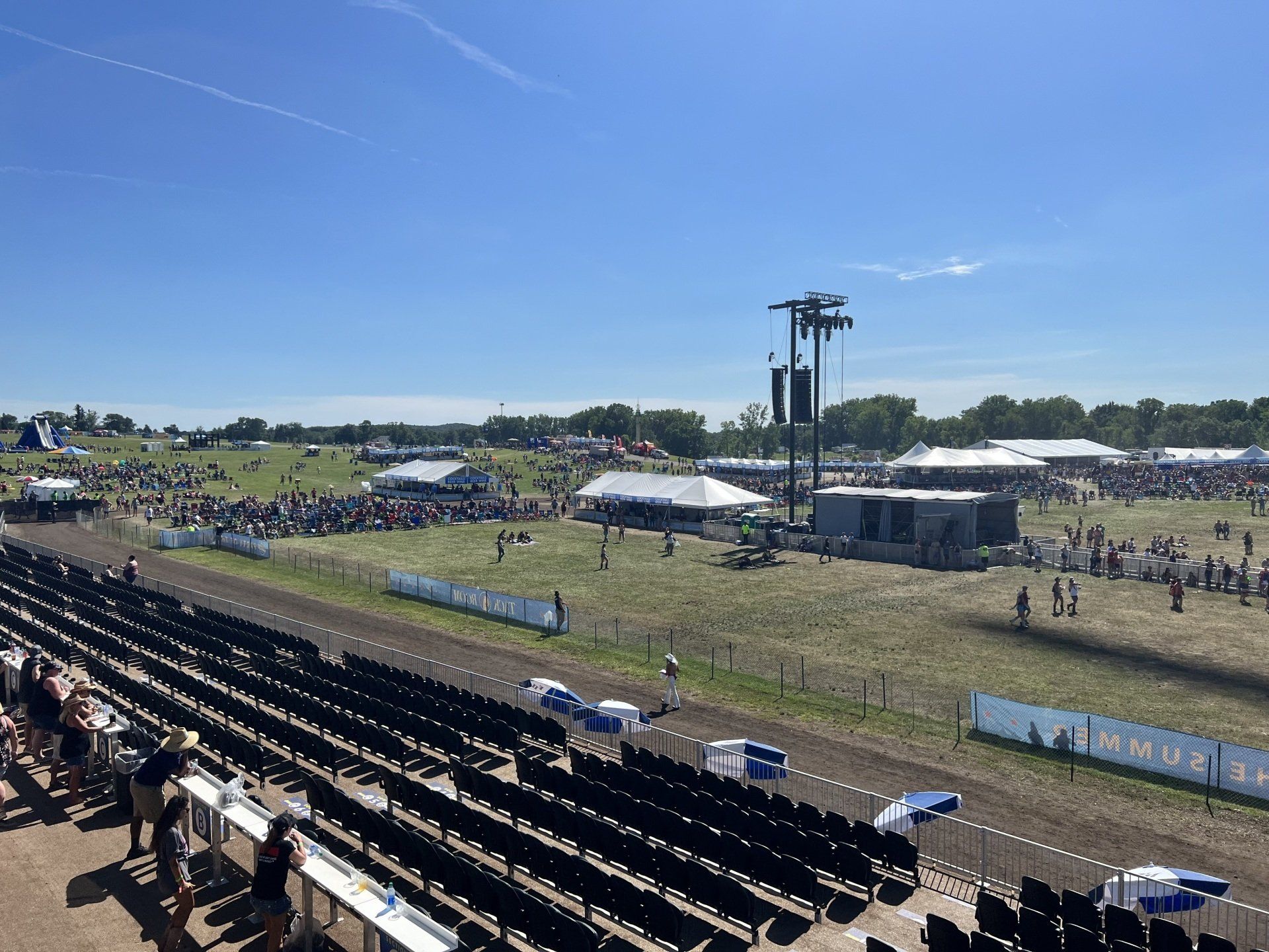 A large field with a lot of people in it
