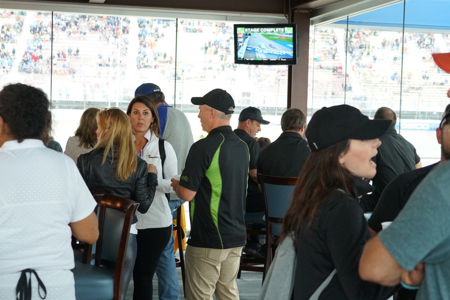 A group of people are sitting at tables in a restaurant