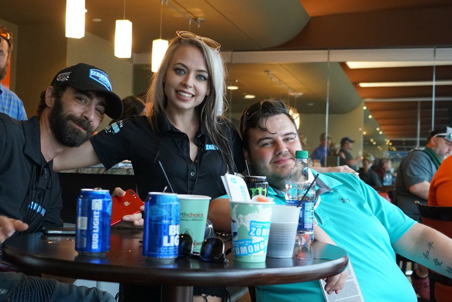 A group of people are sitting at a table in a restaurant.