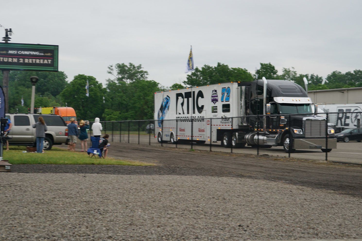 A truck with the word rtic on it