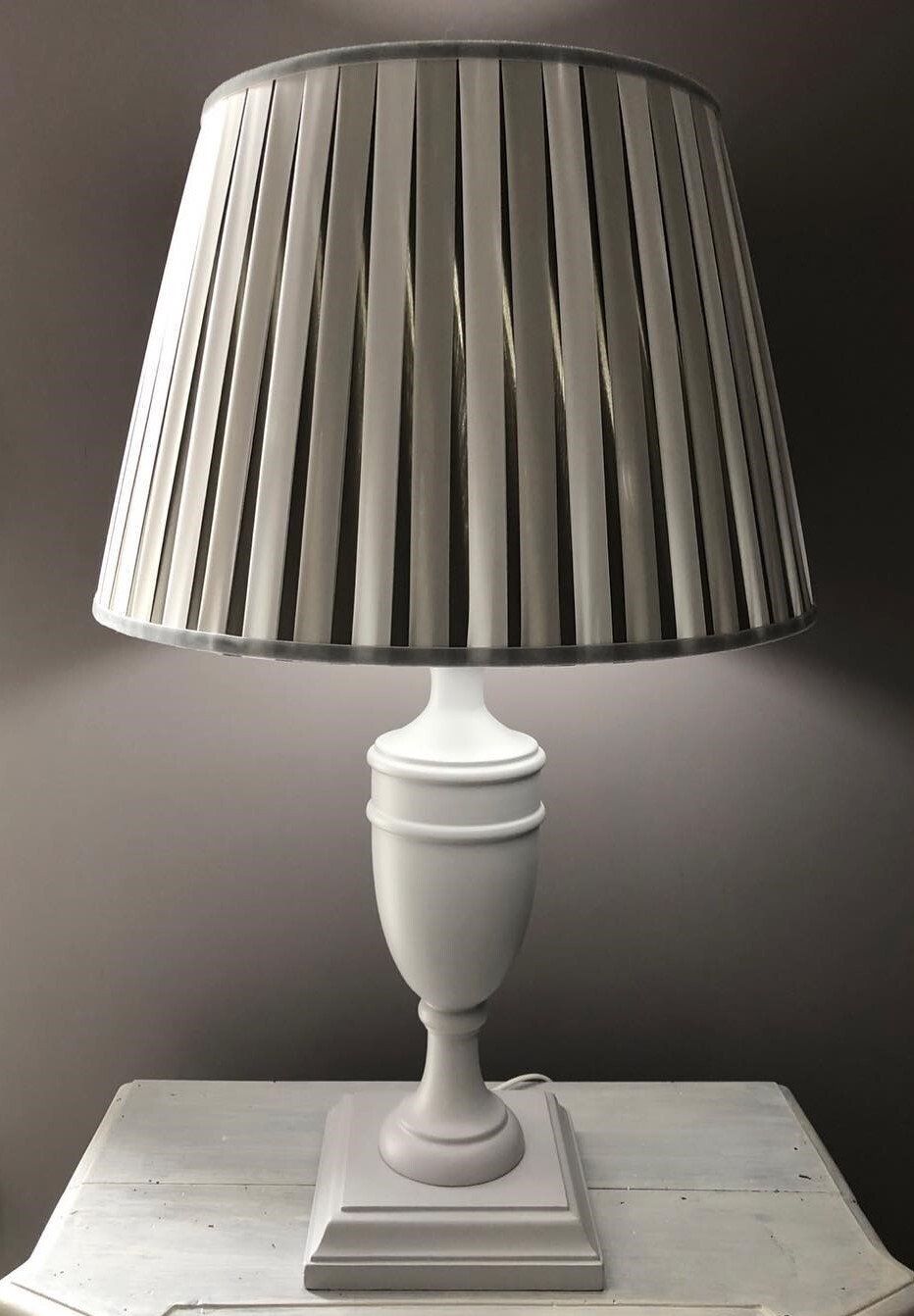 Lampada da tavolo con paralume