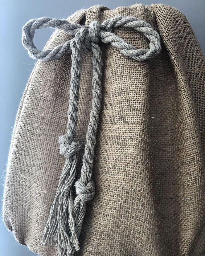 Paralume di stoffa con fiocco di corda