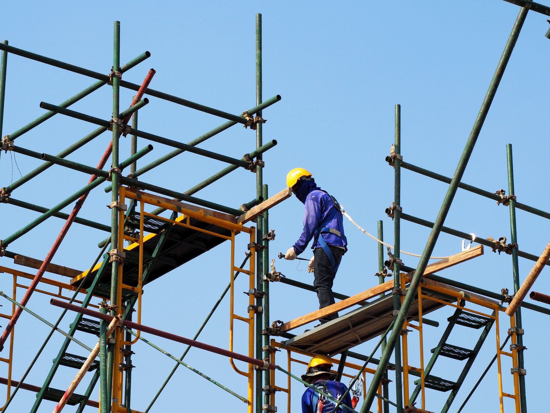 Worker on Top of Scaffolding | Nowra, NSW | Shoalhaven Scaffolding Services