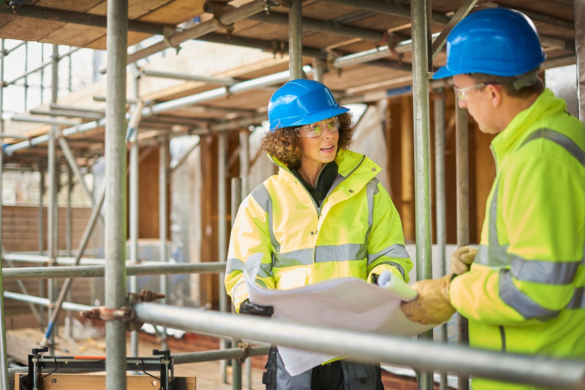 Workers Having Discussion | Nowra, NSW | Shoalhaven Scaffolding Services
