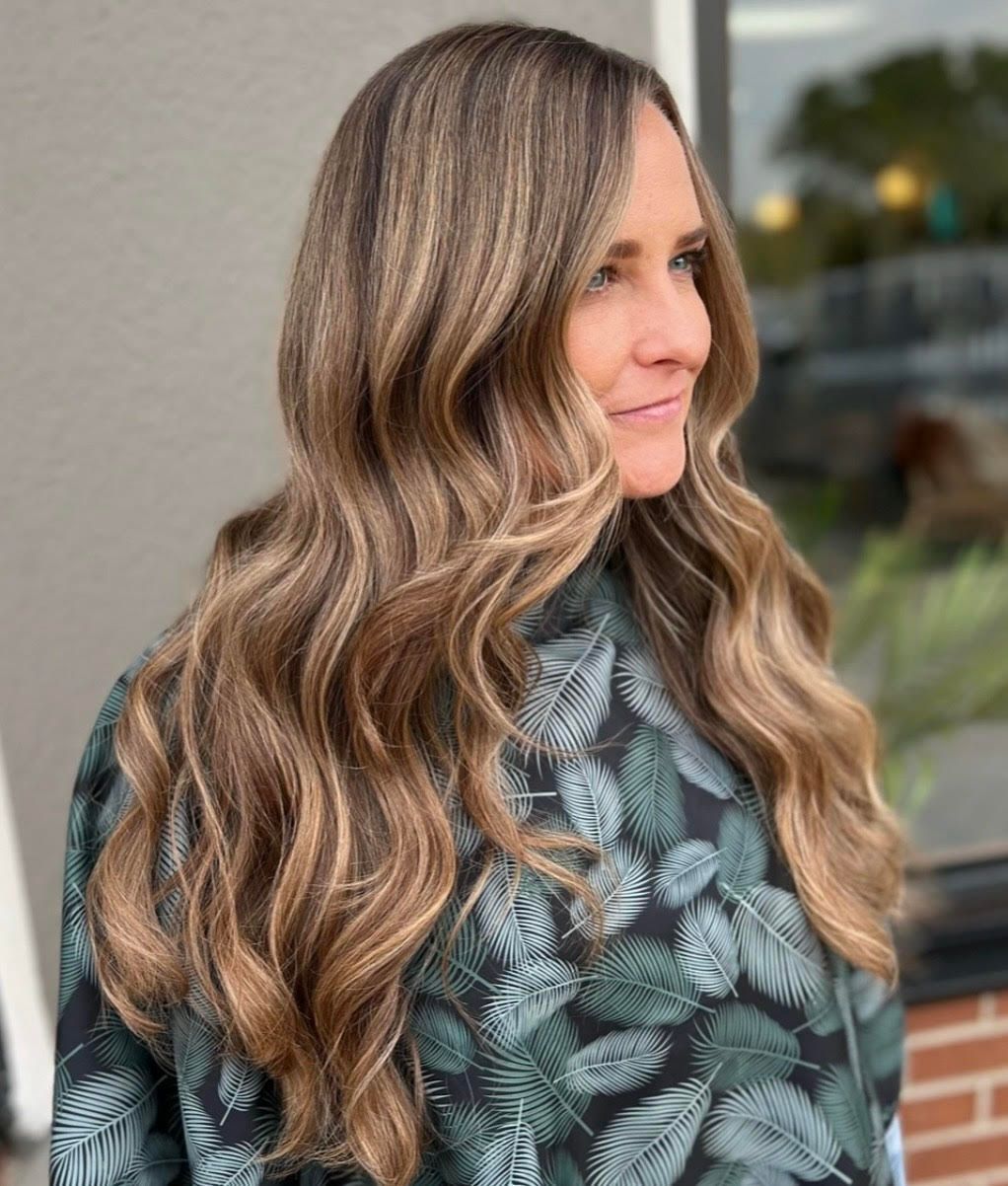 bouncy hairstyle, balayage, customized color 