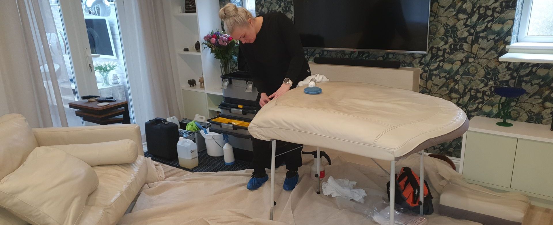 Leather cleaning Romsey – colour restoration