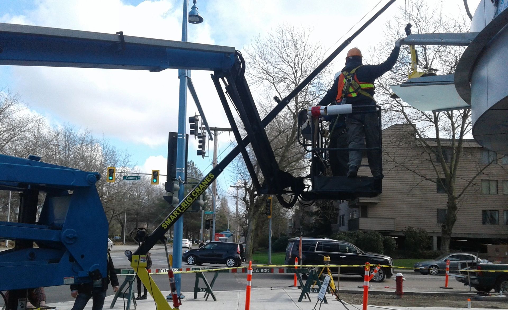 MicroCranes®  mini crane. A mini crane hoist used in many industries including construction. Easy to move, compact design.