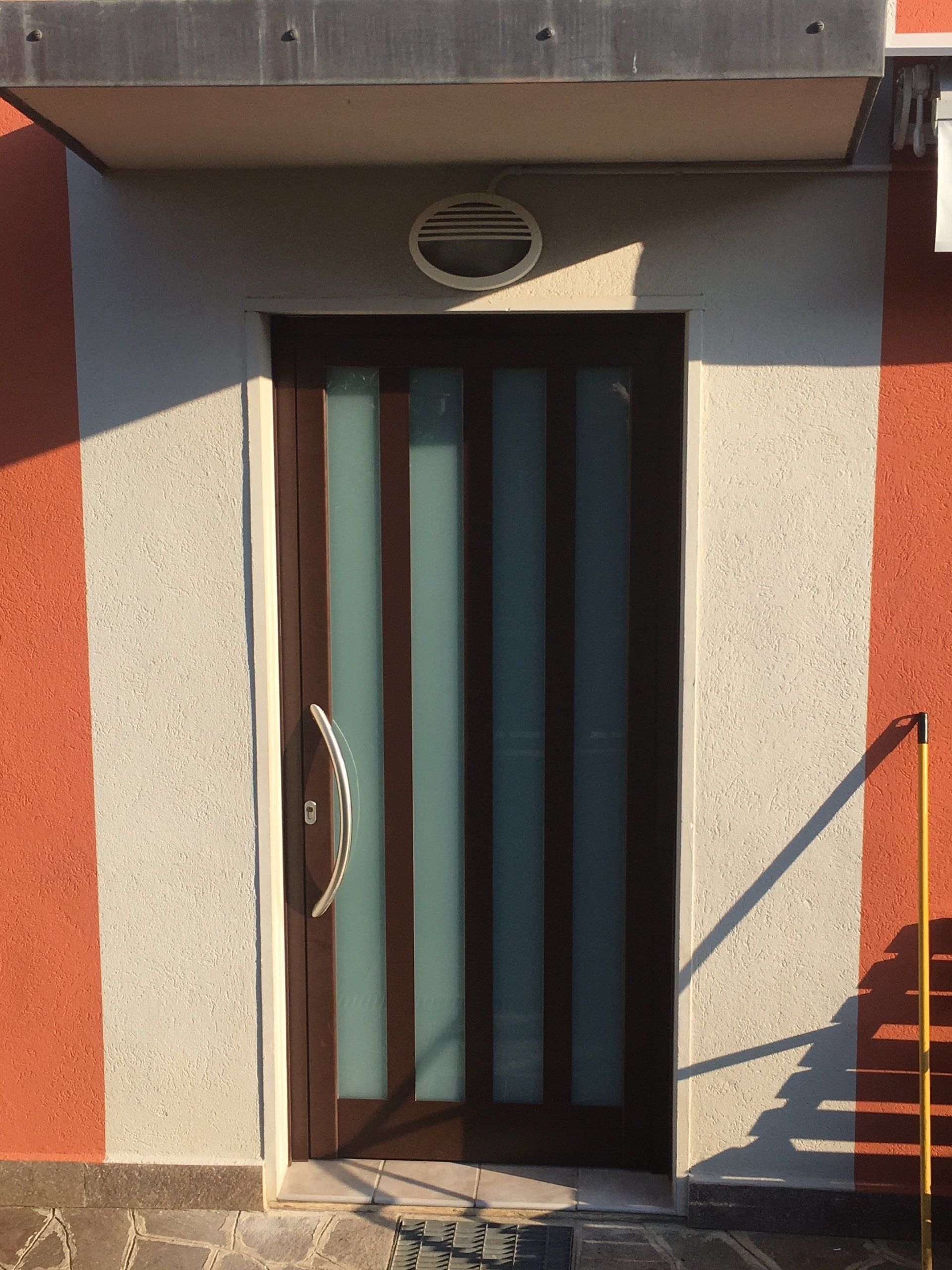 portoncino con vetro antisfondamento