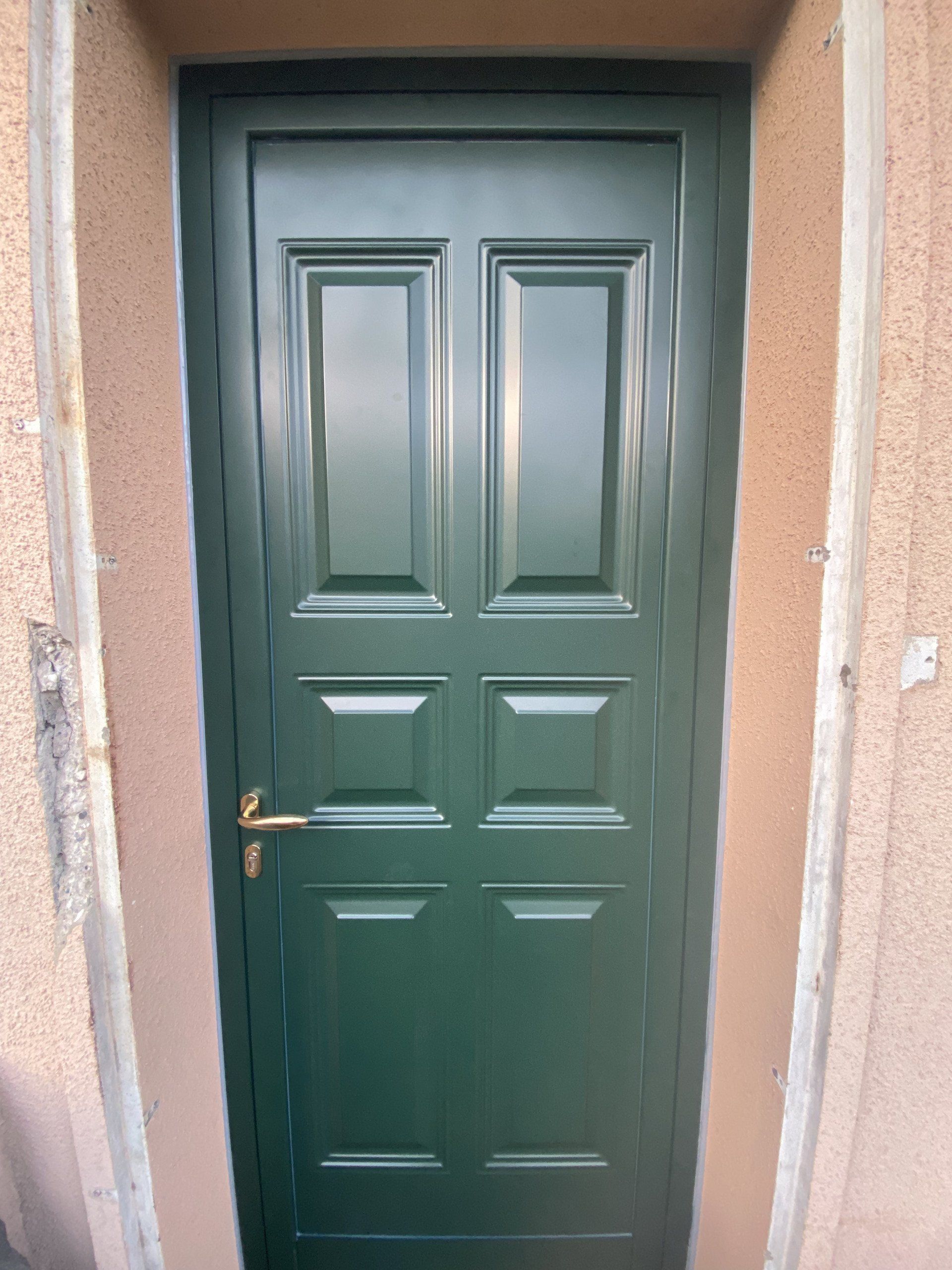 porta da esterno verde