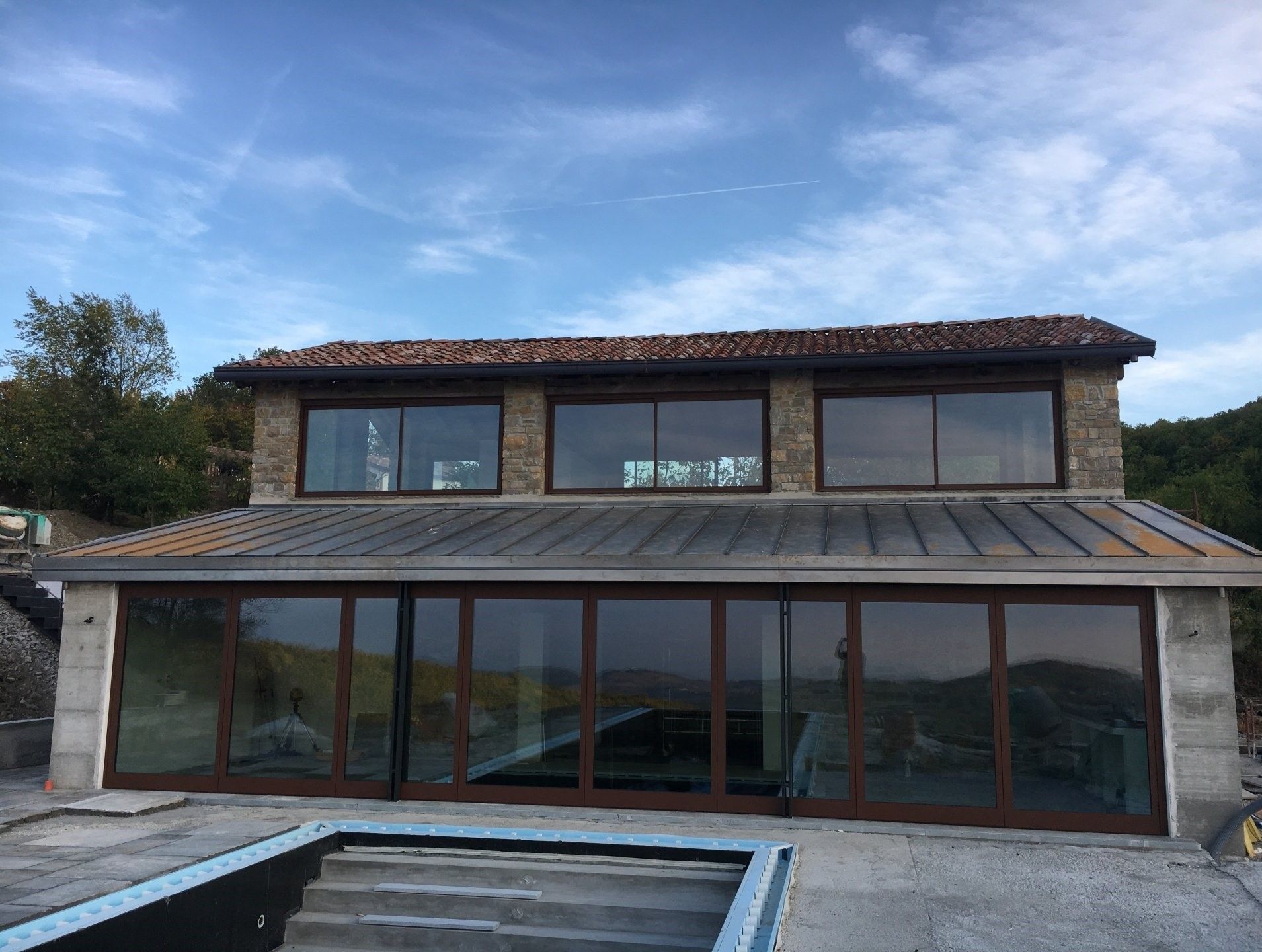 villa con infissi nuovi