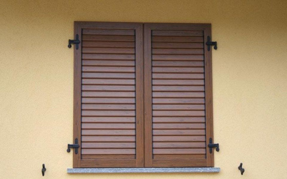 persiana in alluminio marrone